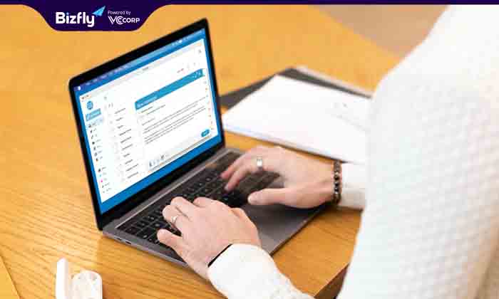 Để tạo ấn tượng tốt với người nhận email, bạn nên bắt đầu bằng lời chào thân thiện