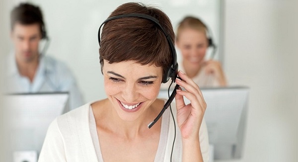 Luôn mỉm cười trong mọi tình huống là kỹ năng chăm sóc khách hàng qua điện thoại cần phải nhớ