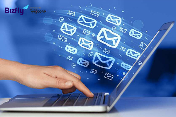 Người tiêu dùng trao đổi địa chỉ email để được giảm giá