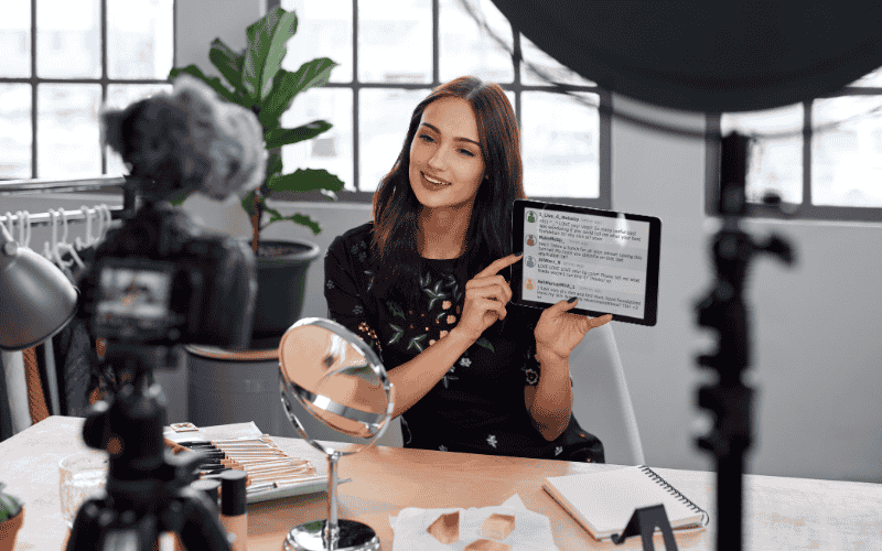 Công việc liên quan đến sản phẩm trong truyền thông