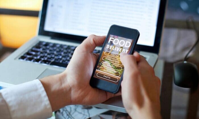 Lựa chọn kênh kinh doanh đồ ăn online phù hợp sẽ giúp bạn tiếp cận đến nhiều khách hàng